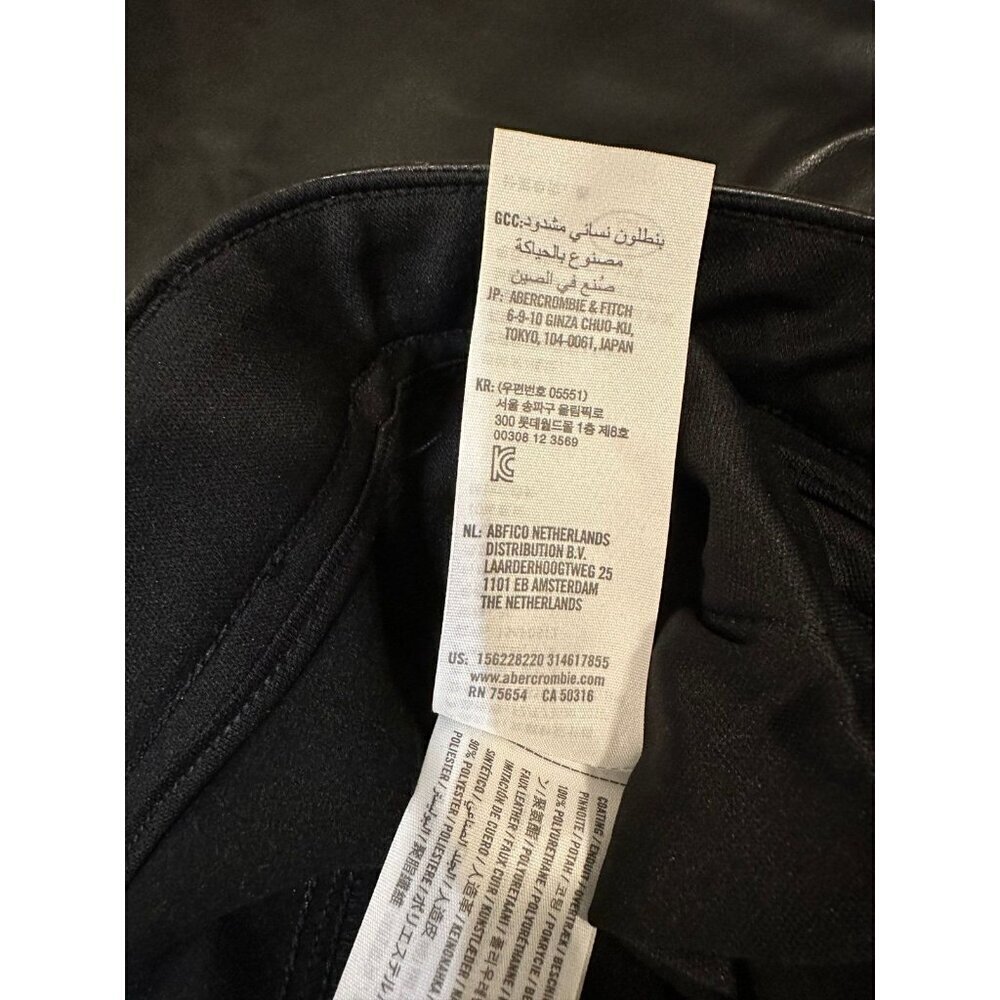 Abercrombie & Fitch Curve Love Vegan Leather 90s Straight Pant Size 30 / 10 - Picture 10 of 12